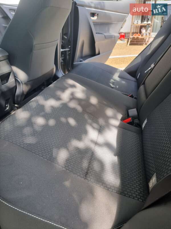 Седан Toyota Corolla 2018 в Киеве