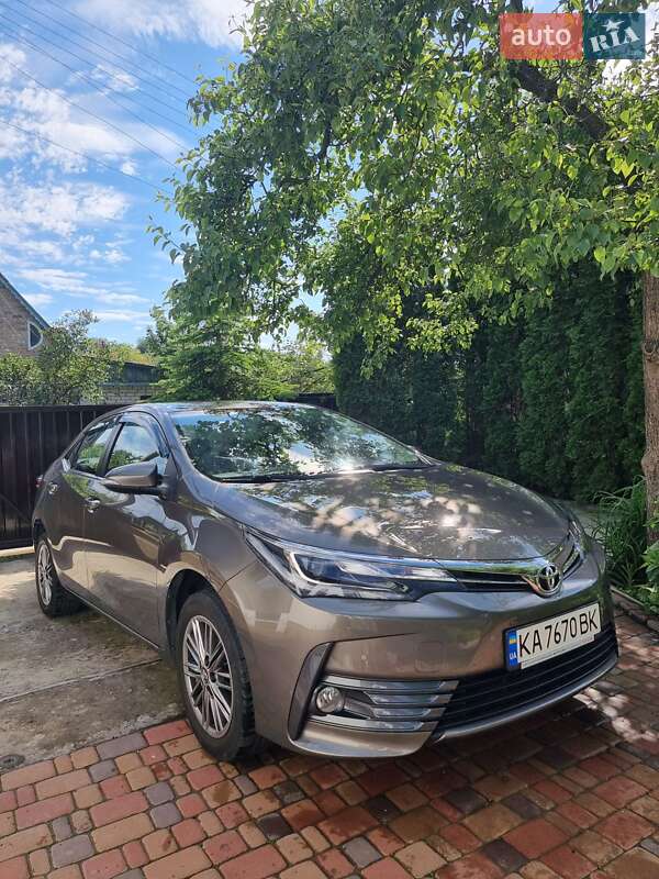 Седан Toyota Corolla 2018 в Киеве