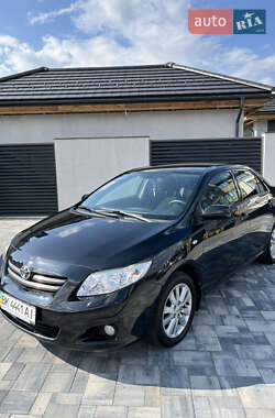 Седан Toyota Corolla 2008 в Ровно