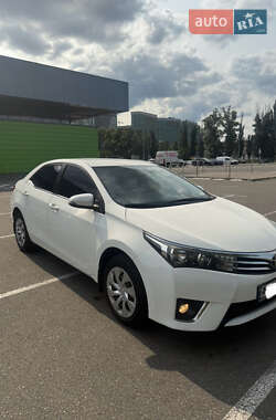 Седан Toyota Corolla 2016 в Киеве
