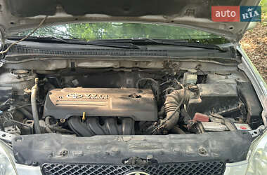 Хэтчбек Toyota Corolla 2003 в 