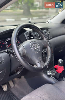 Хэтчбек Toyota Corolla 2003 в 