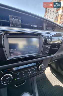 Седан Toyota Corolla 2015 в 