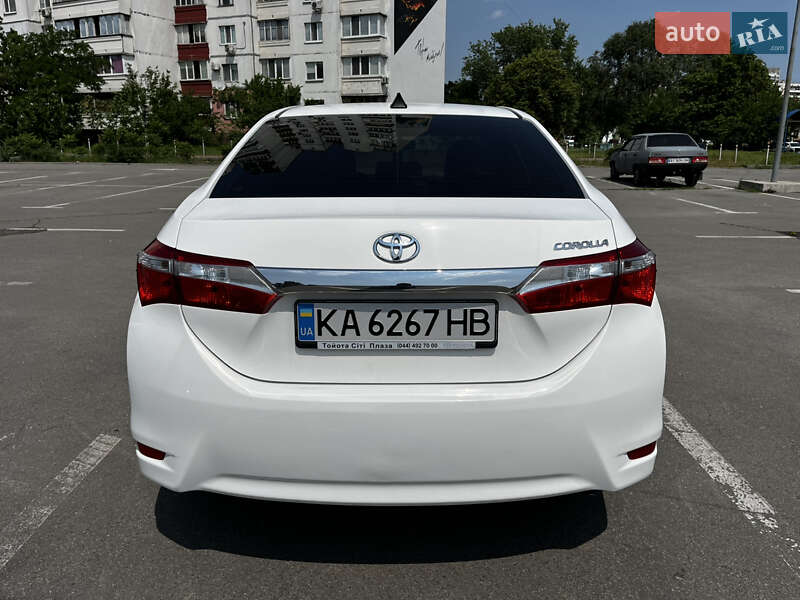 Седан Toyota Corolla 2018 в Києві