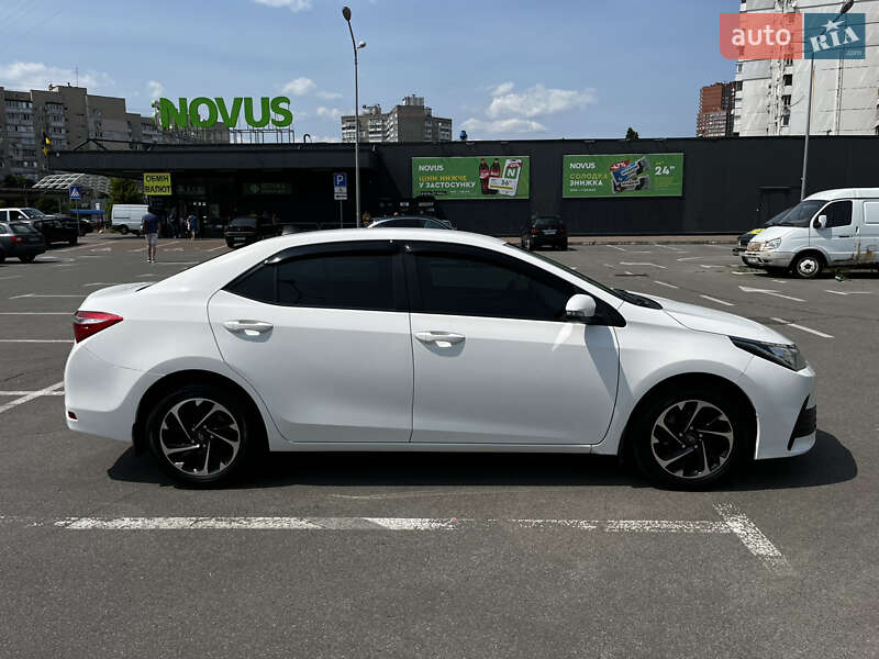Седан Toyota Corolla 2018 в Києві