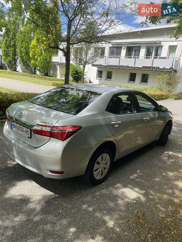 Седан Toyota Corolla 2017 в Умани