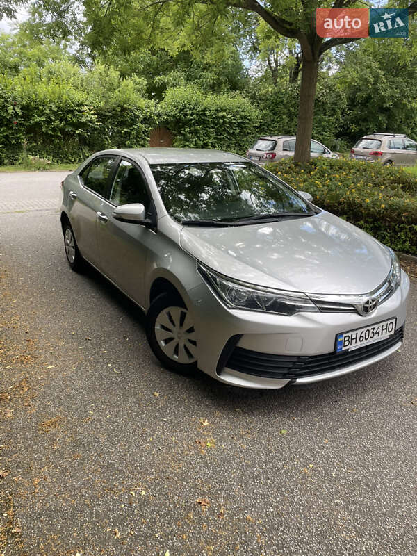 Седан Toyota Corolla 2017 в Умани