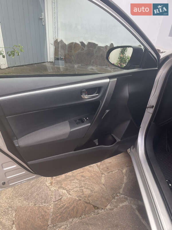 Седан Toyota Corolla 2017 в Умани