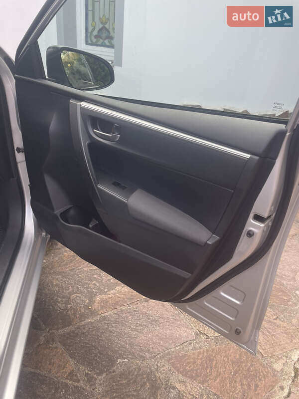 Седан Toyota Corolla 2017 в Умани