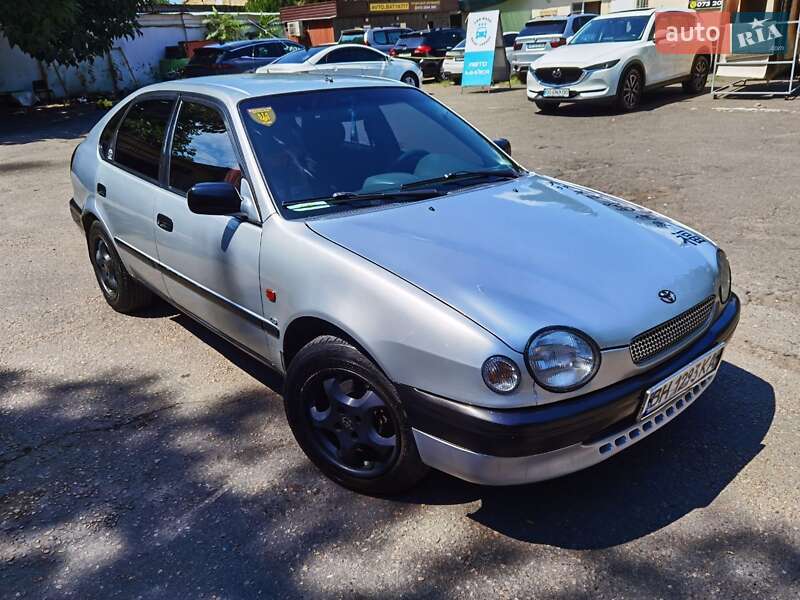 Хэтчбек Toyota Corolla 1999 в Одессе