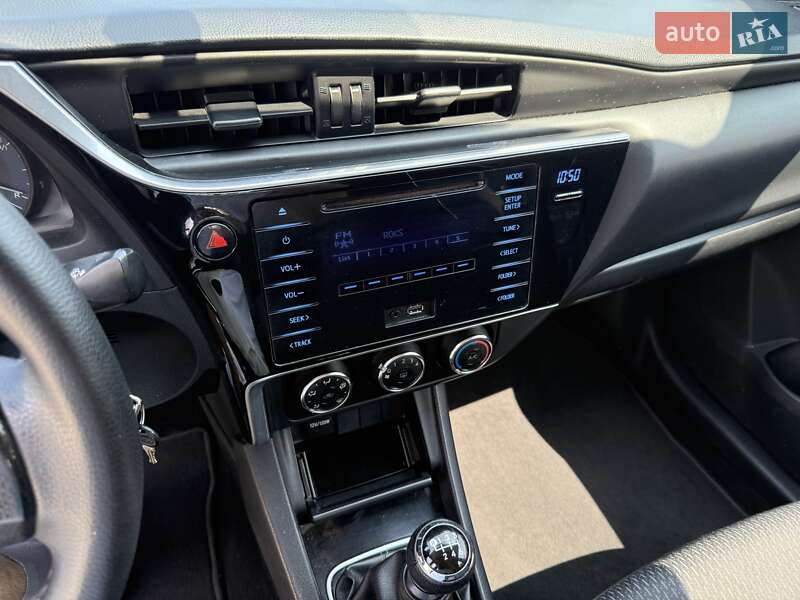 Седан Toyota Corolla 2017 в Киеве