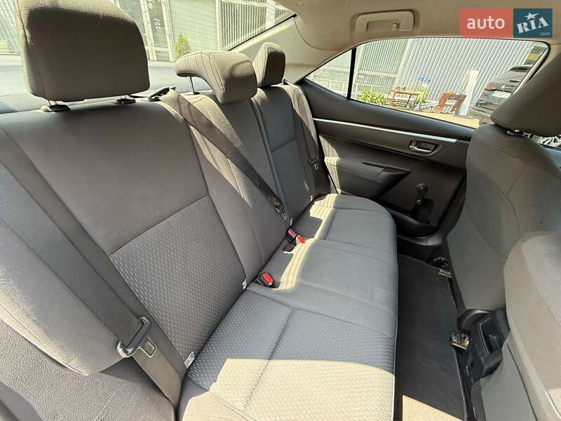 Седан Toyota Corolla 2017 в Киеве