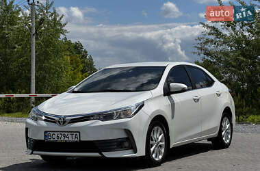 Седан Toyota Corolla 2018 в Львове