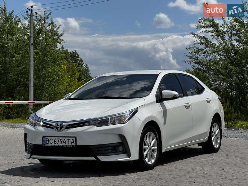 Седан Toyota Corolla 2018 в 