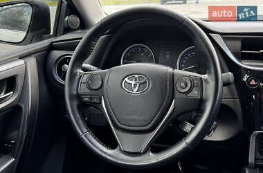 Седан Toyota Corolla 2018 в 