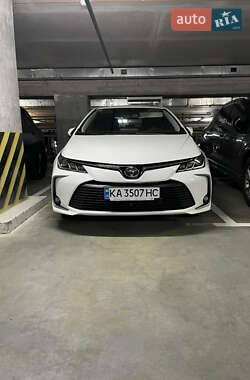 Седан Toyota Corolla 2022 в Києві