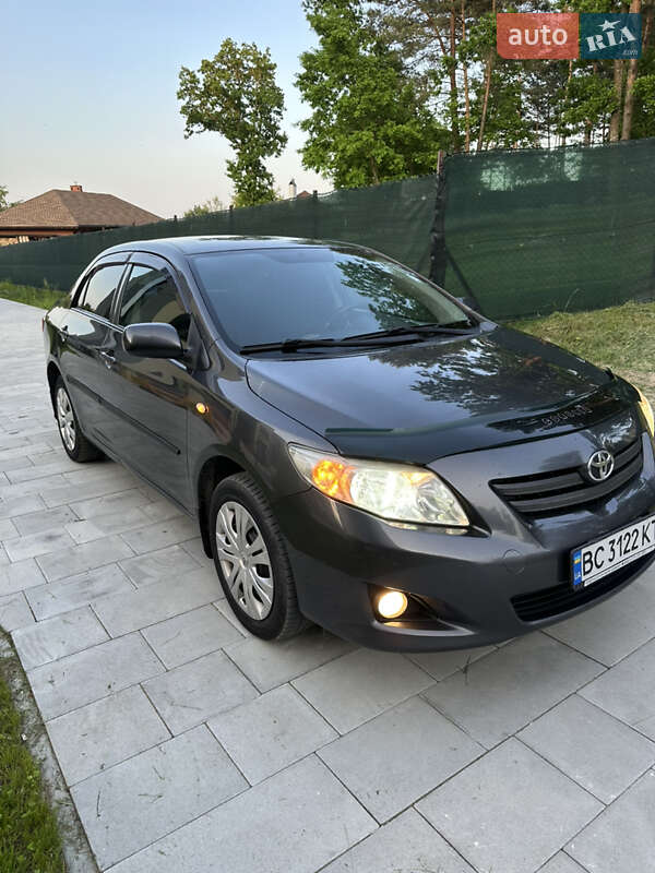 Седан Toyota Corolla 2008 в Львові