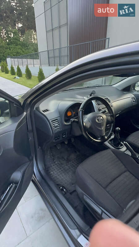 Седан Toyota Corolla 2008 в Львові