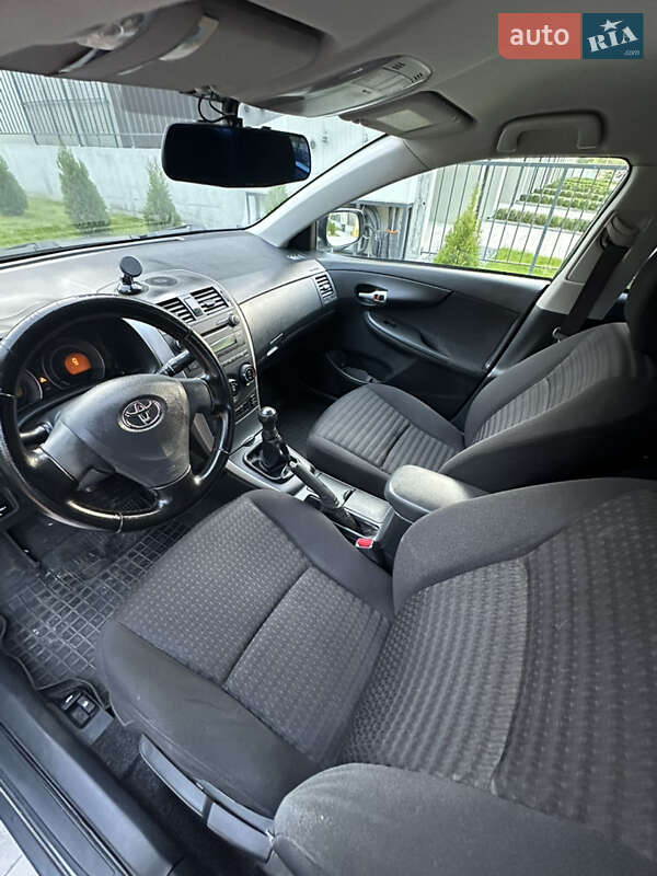 Седан Toyota Corolla 2008 в Львові