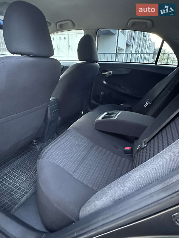 Седан Toyota Corolla 2008 в Львові
