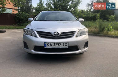 Седан Toyota Corolla 2013 в Киеве