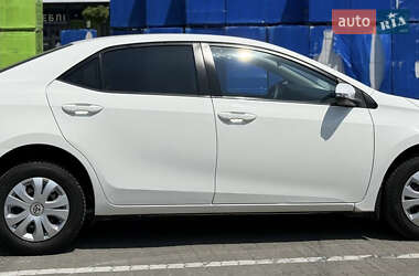 Седан Toyota Corolla 2015 в 