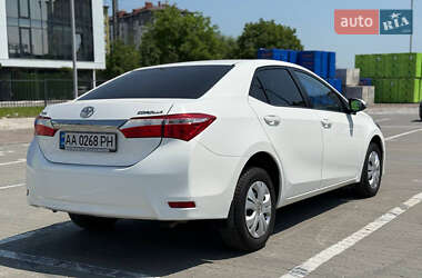 Седан Toyota Corolla 2015 в 