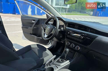 Седан Toyota Corolla 2015 в 