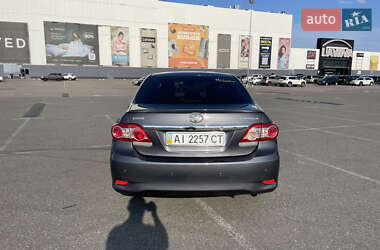 Седан Toyota Corolla 2010 в 