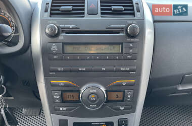 Седан Toyota Corolla 2010 в 