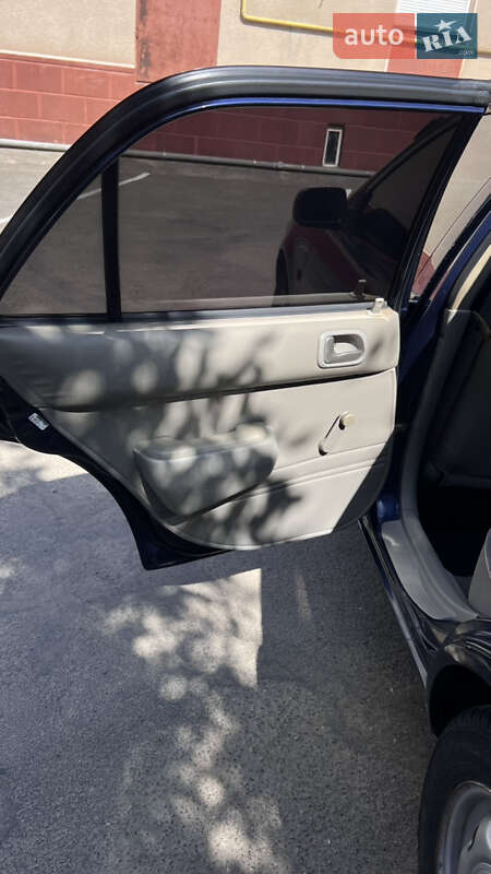 Седан Toyota Corolla 2000 в Одессе