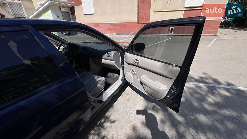 Седан Toyota Corolla 2000 в Одессе