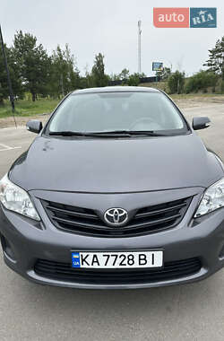 Седан Toyota Corolla 2013 в Киеве