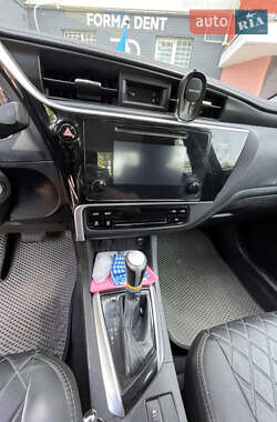 Седан Toyota Corolla 2017 в 