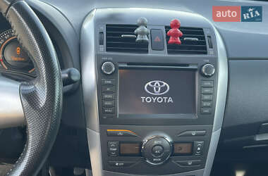 Седан Toyota Corolla 2011 в 