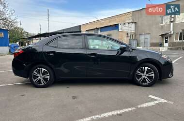 Седан Toyota Corolla 2015 в 