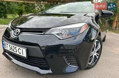 Седан Toyota Corolla 2015 в 