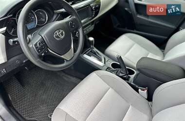 Седан Toyota Corolla 2015 в 