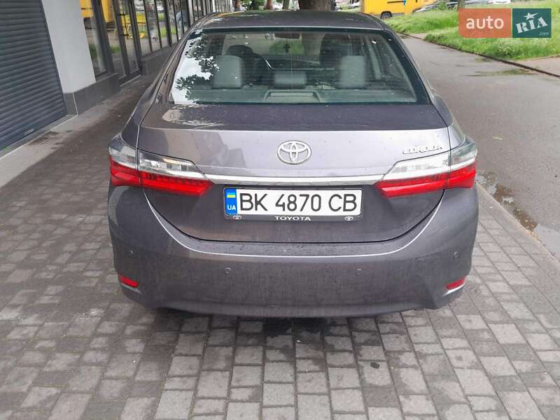 Седан Toyota Corolla 2018 в Рівному