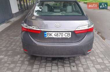 Седан Toyota Corolla 2018 в 