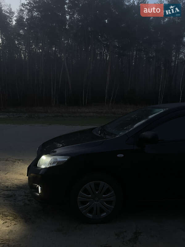 Седан Toyota Corolla 2008 в Змиеве