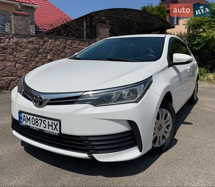 Седан Toyota Corolla 2017 в 