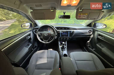 Седан Toyota Corolla 2017 в 