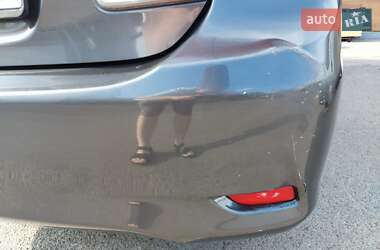 Седан Toyota Corolla 2013 в 
