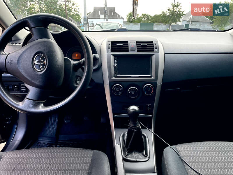 Седан Toyota Corolla 2008 в Змиеве