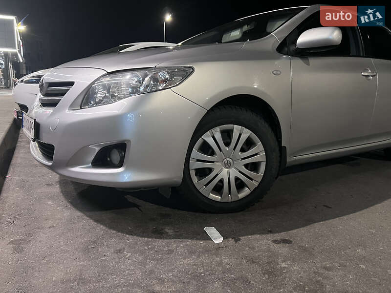 Седан Toyota Corolla 2008 в Львове