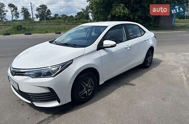 Седан Toyota Corolla 2017 в Киеве