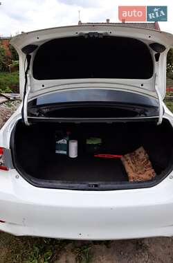Седан Toyota Corolla 2012 в 