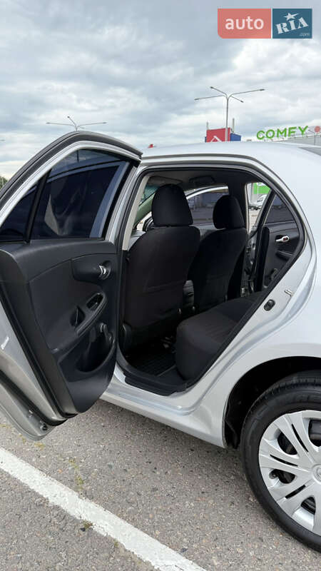 Седан Toyota Corolla 2010 в Днепре