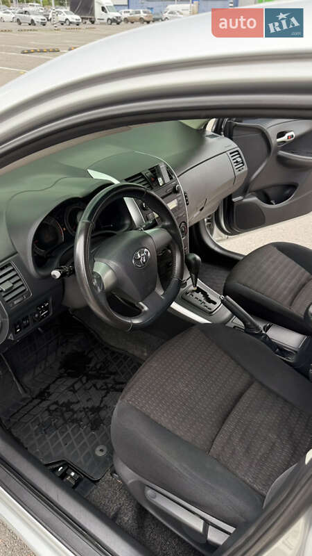 Седан Toyota Corolla 2010 в Днепре